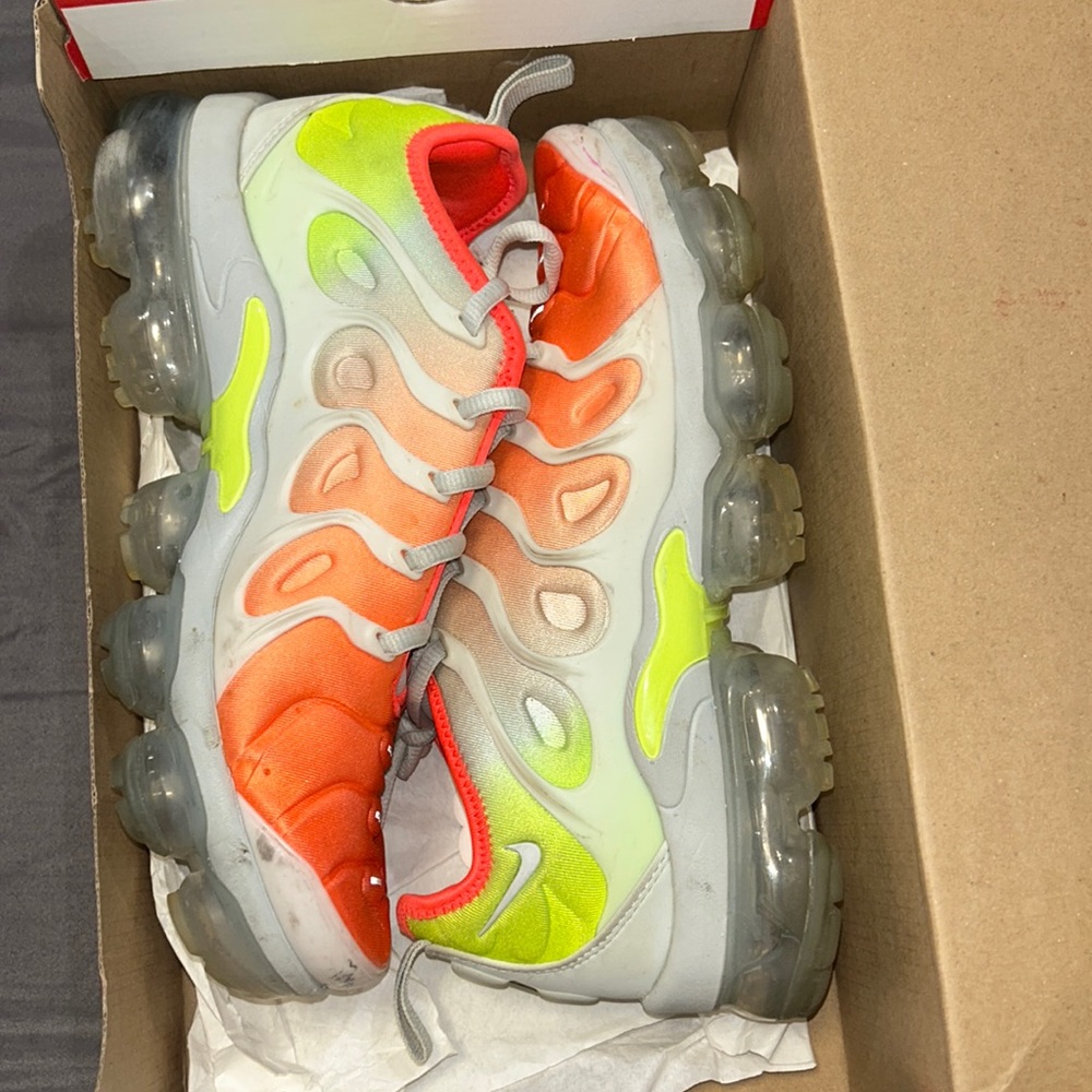 Nike VAPORMAX plus - Limited Release Color